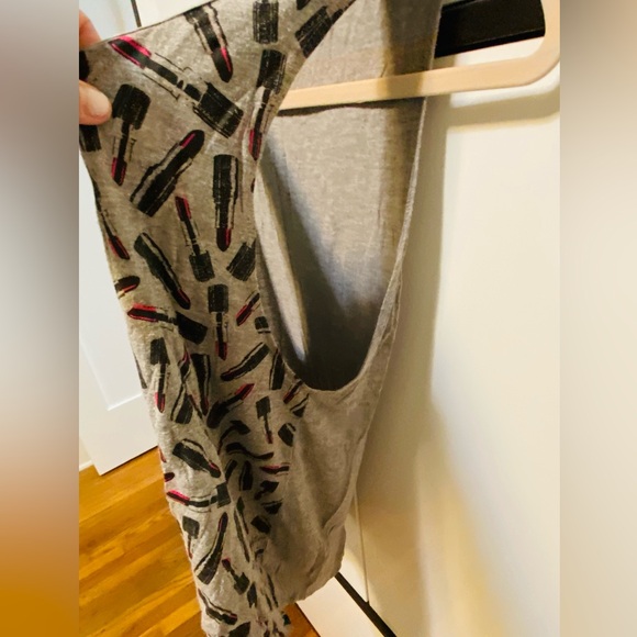 Betsey Johnson 💄 Lipstick Tank with Wide Arm opening for a fun workout attire - Picture 5 of 8